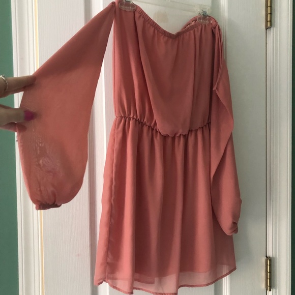 Tobi Dresses & Skirts - Peach off-the-shoulder dress Tobi Dresses & Skirts - Peach off-the-shoulder dress